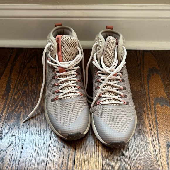 Columbia women’s hiking boots, 8.5 - Picture 5 of 6